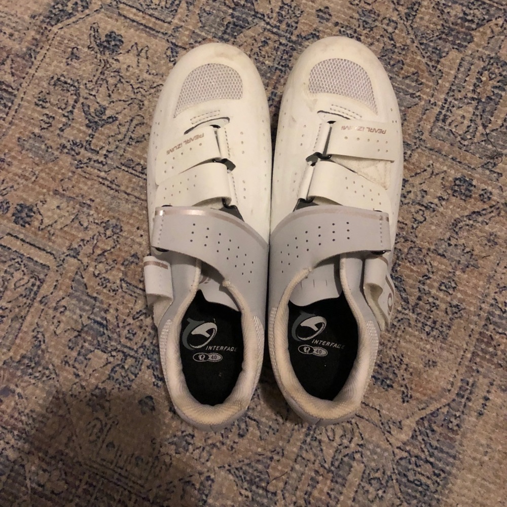 Cycling shoes